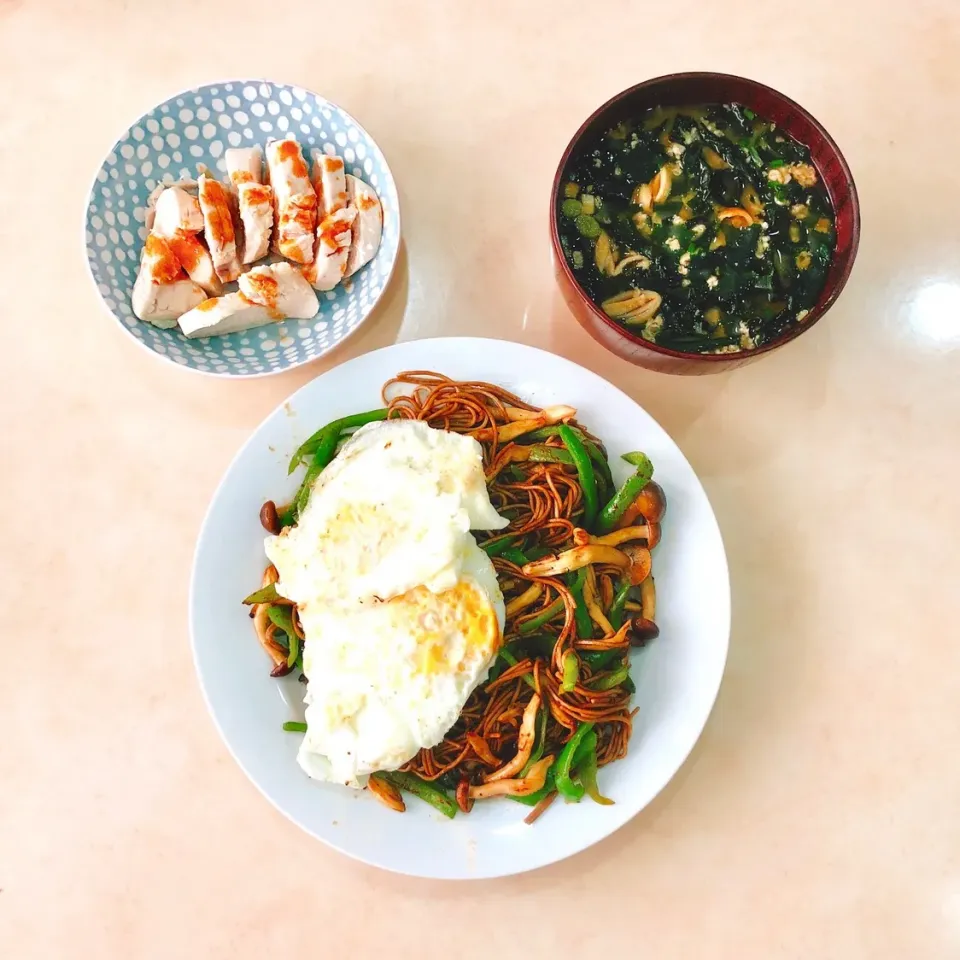 🍚しめじピーマン焼きそば と味噌汁オートミール セット🍳|Rina (˶‾᷄ ⁻̫ ‾᷅˵)さん