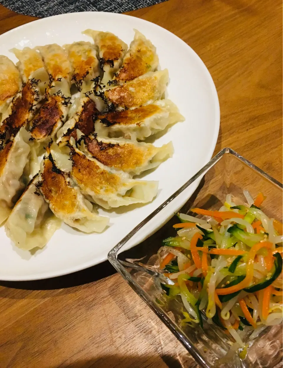 餃子焼きました🥟🍺|ミッチ☆ママさん