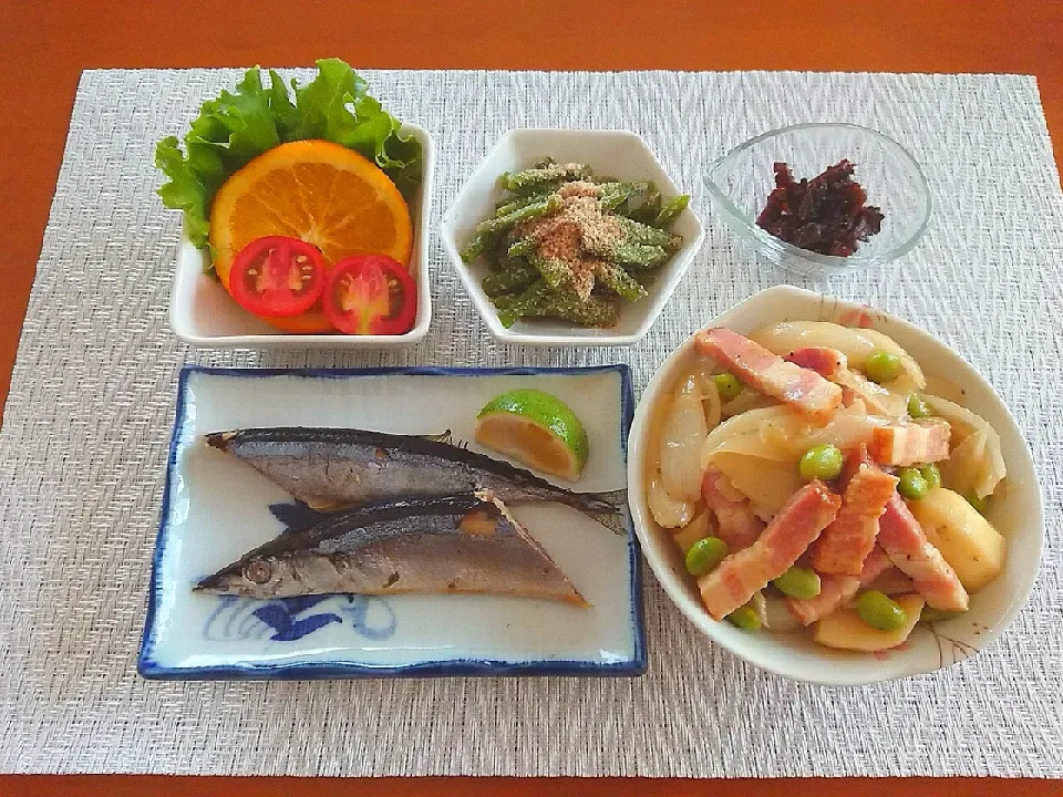 ジャーマンポテト  塩サンマ  いんげんごま和え  ゴーヤ佃煮  オレンジミニトマト🍶|chikakoさん