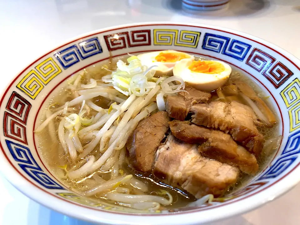 Snapdishの料理写真:焼豚と味玉入り塩ラーメン🍜|NOBUちえさん