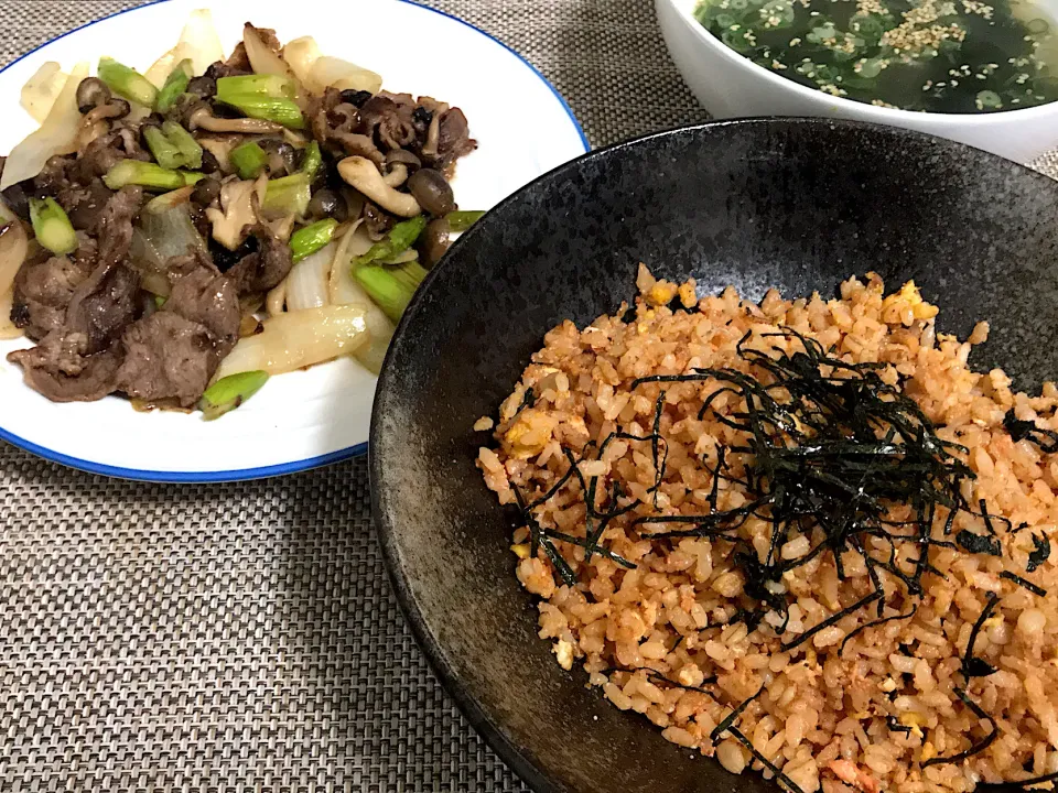 たらこバター炒飯と牛肉とアスパラのオイスターソース炒め|Tak@さん