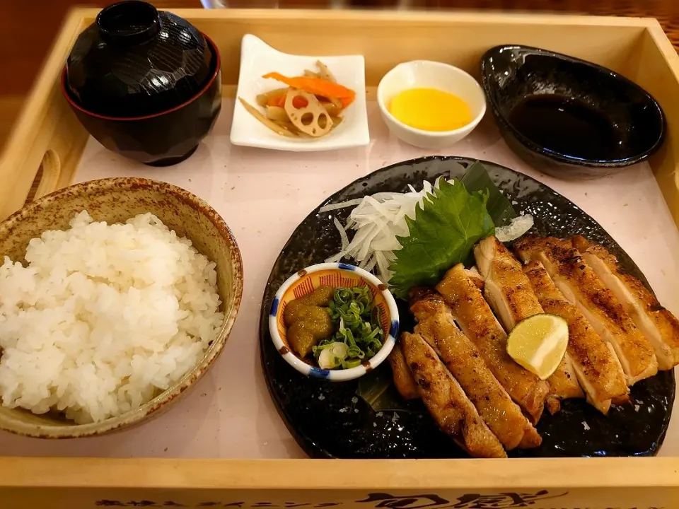 浜千鶏の藁焼きプレート♪
ゆず胡椒で頂きます🍴🙏|yokoさん