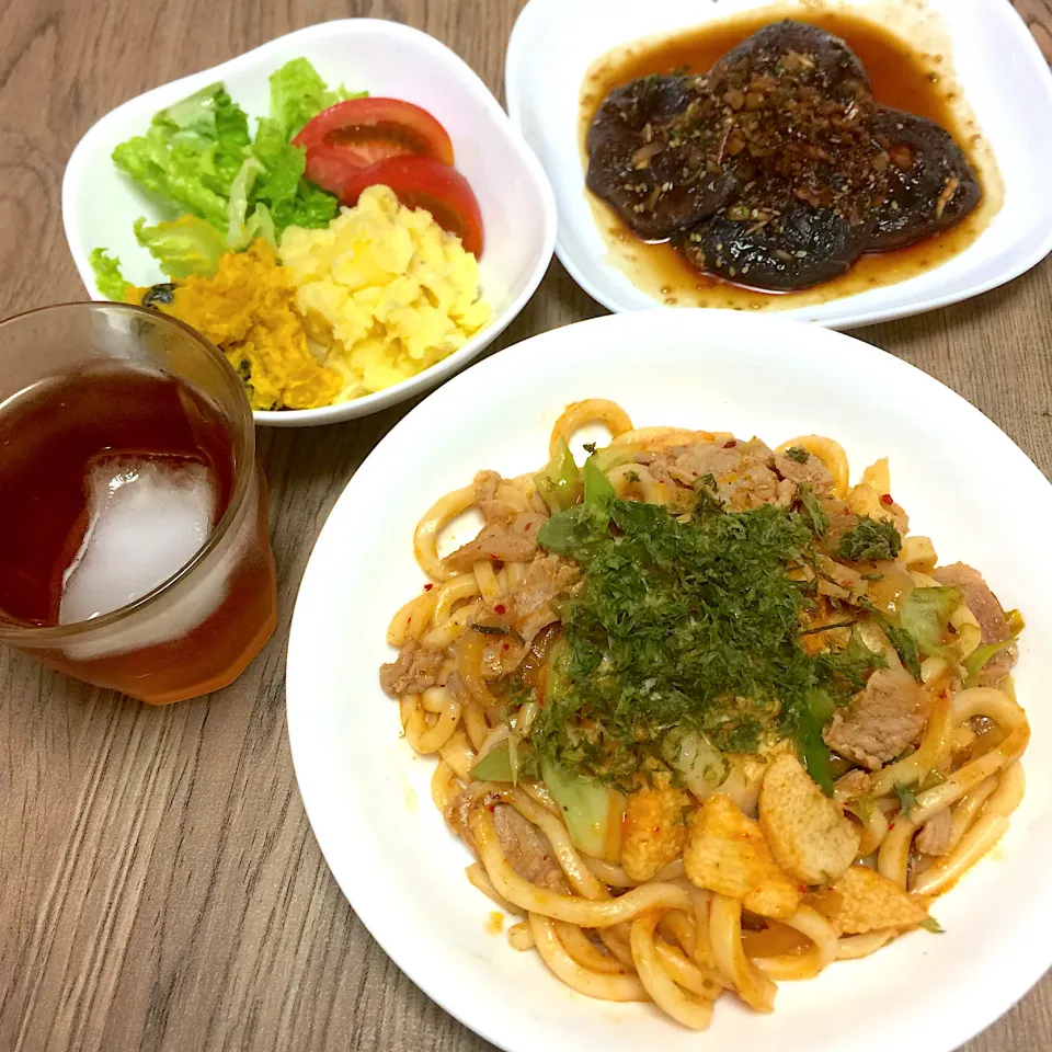 Snapdishの料理写真:豚肉と山芋キムチの焼うどん|まみっこさん