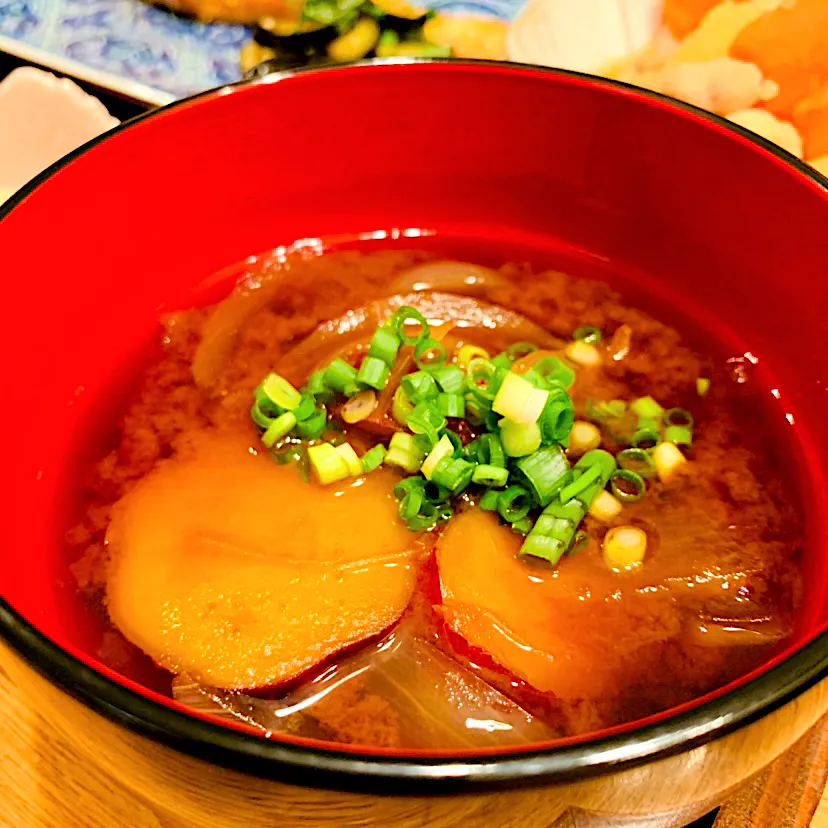 さつま芋と玉ねぎの味噌汁|いちごさん