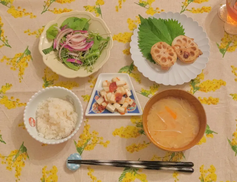 蓮根のはさみ焼き
長芋の梅肉和え
グリーンサラダ
お味噌汁
ごはん|maiさん