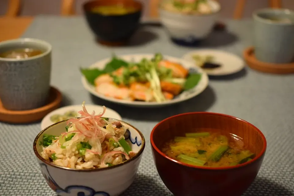 サンマの炊き込みご飯と小松菜のごま油ちょい足し味噌汁|うにんぱすさん