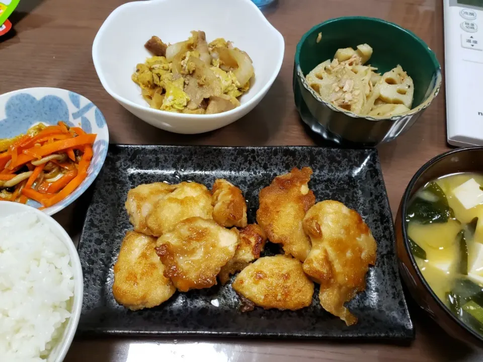 Snapdishの料理写真:ガーリック醤油チキン、蓮根ツナサラダ、甘辛炒め|みーさん