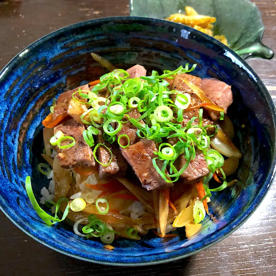 宮崎牛🐃のミスジステーキ丼♫•*¨*•.¸¸♪|シロンさん