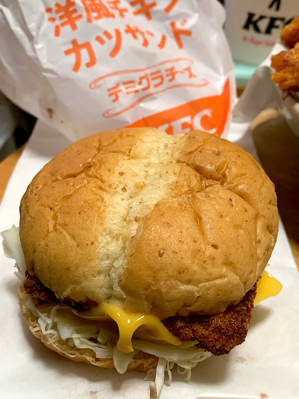 Snapdishの料理写真:洋風チキンカツバーガー🍔|るみおんさん