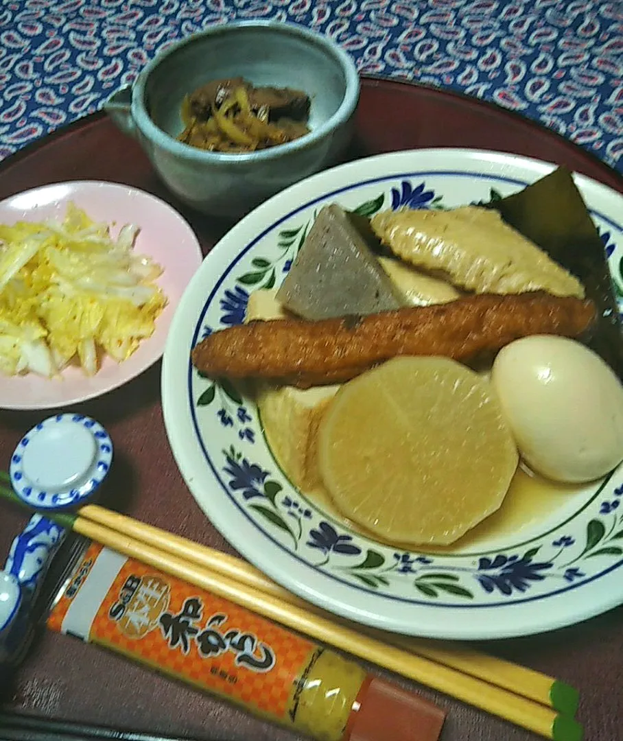 よねばーばの朝ごはん
寒くなったのでおでん
大根、玉子、蒟蒻、厚揚げ、手羽先、
蒡天、
鶏肝と生姜煮
白菜の浅漬け|yoneばーばさん