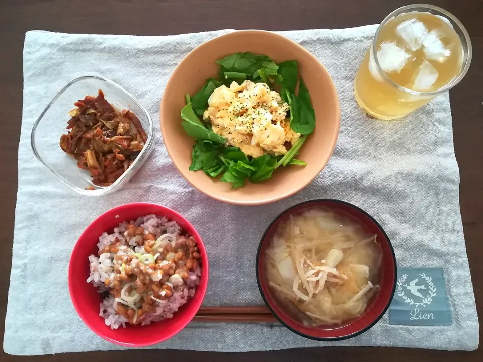 Snapdishの料理写真:味噌汁
卵サラダ
ごぼうの味噌炒め
塩麹納豆ごはん|わあさん