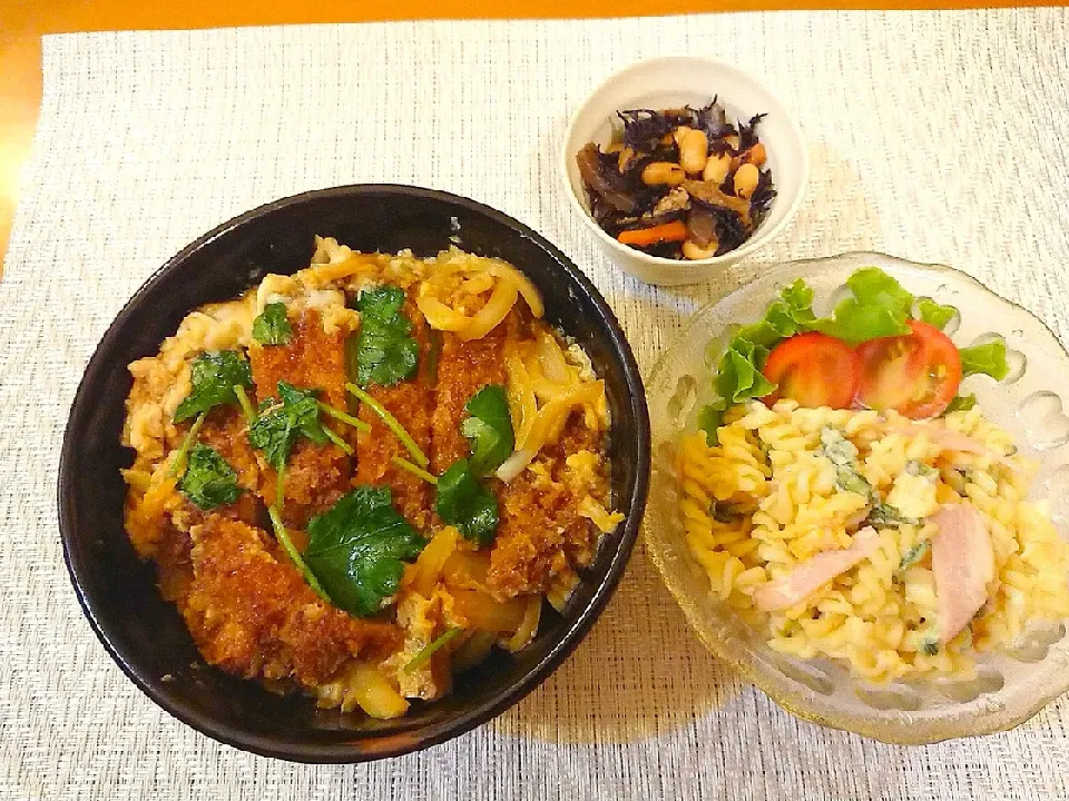 カツ丼  マカロニサラダ  ひじき煮❗|chikakoさん