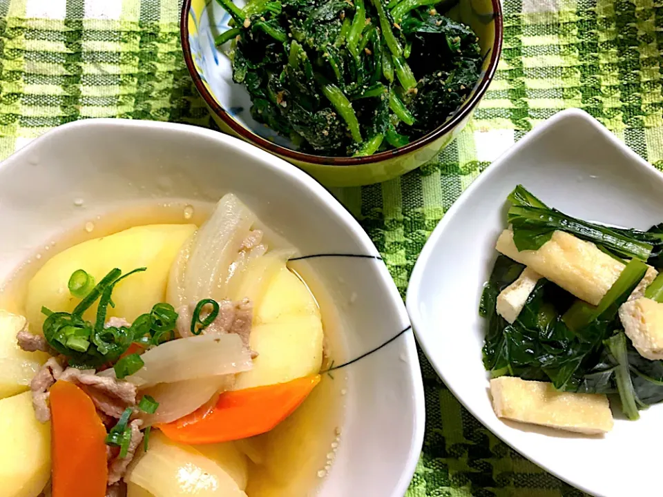 夕飯は肉じゃが、小松菜と油揚げのお浸し、ほうれん草の胡麻和え|ケンケンさん