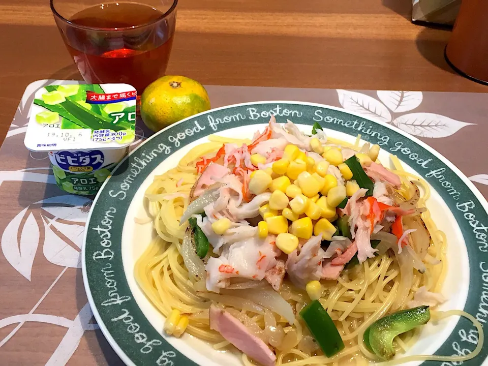 晩御飯
あさりとカニカマと玉ねぎとピーマンとコーンのパスタ、アロエヨーグルト、みかん、ルイボスティー|かよちゃんさん