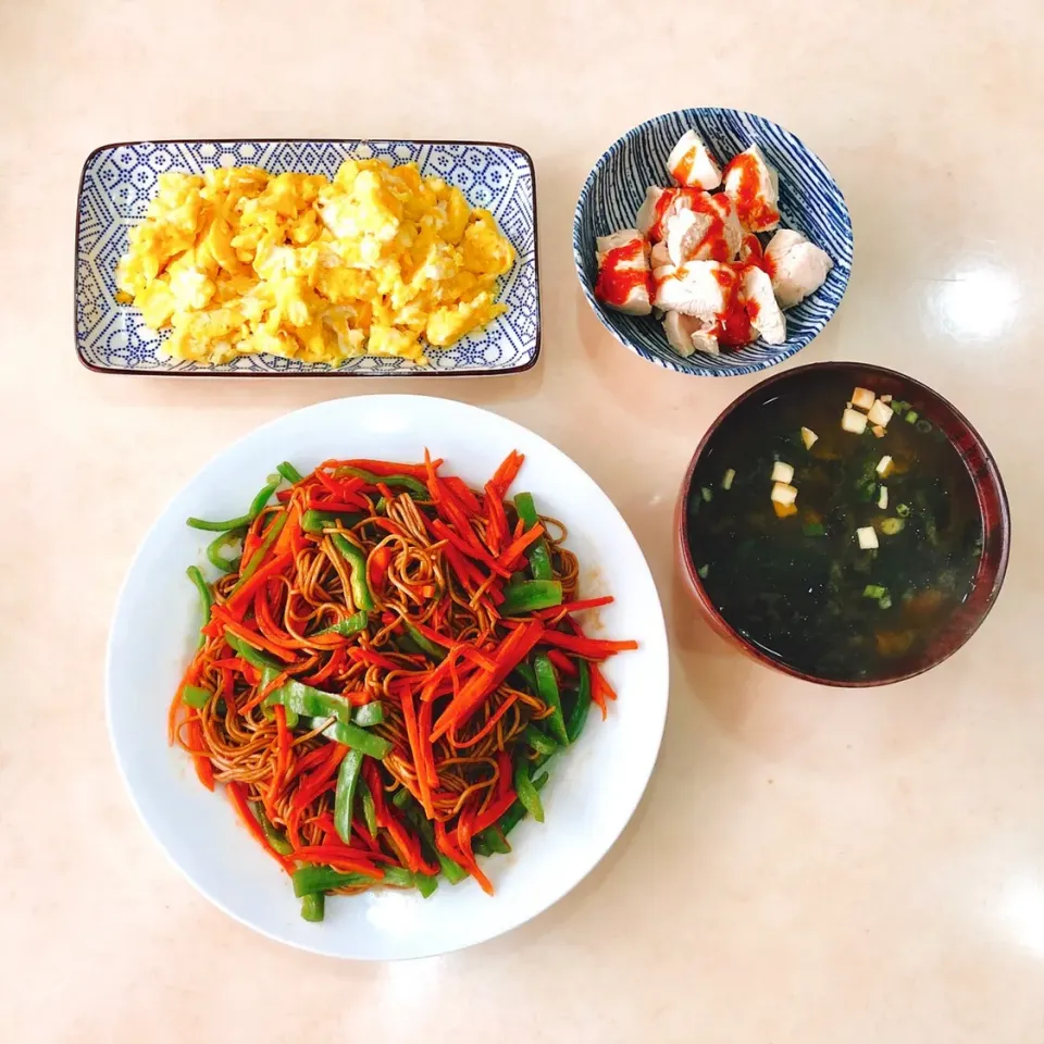 🍚人参ピーマン焼きそば とスクランブル セット🍳|Rina (˶‾᷄ ⁻̫ ‾᷅˵)さん