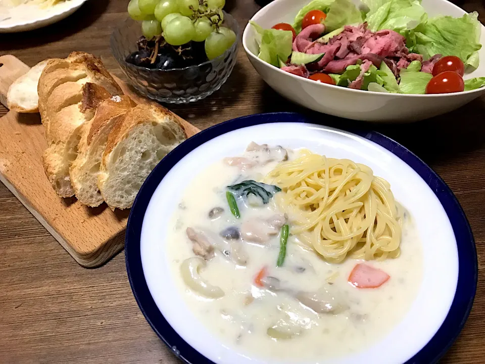 Snapdishの料理写真:クリームシチュー パスタ添え♫|yummy tommyさん