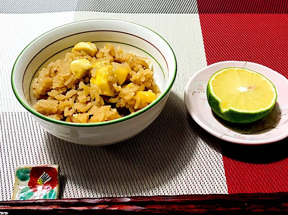 栗ごはん柑橘絞り。🌰🍋
おおおおおお、、、美味いじゃないか！😋|イチロッタさん