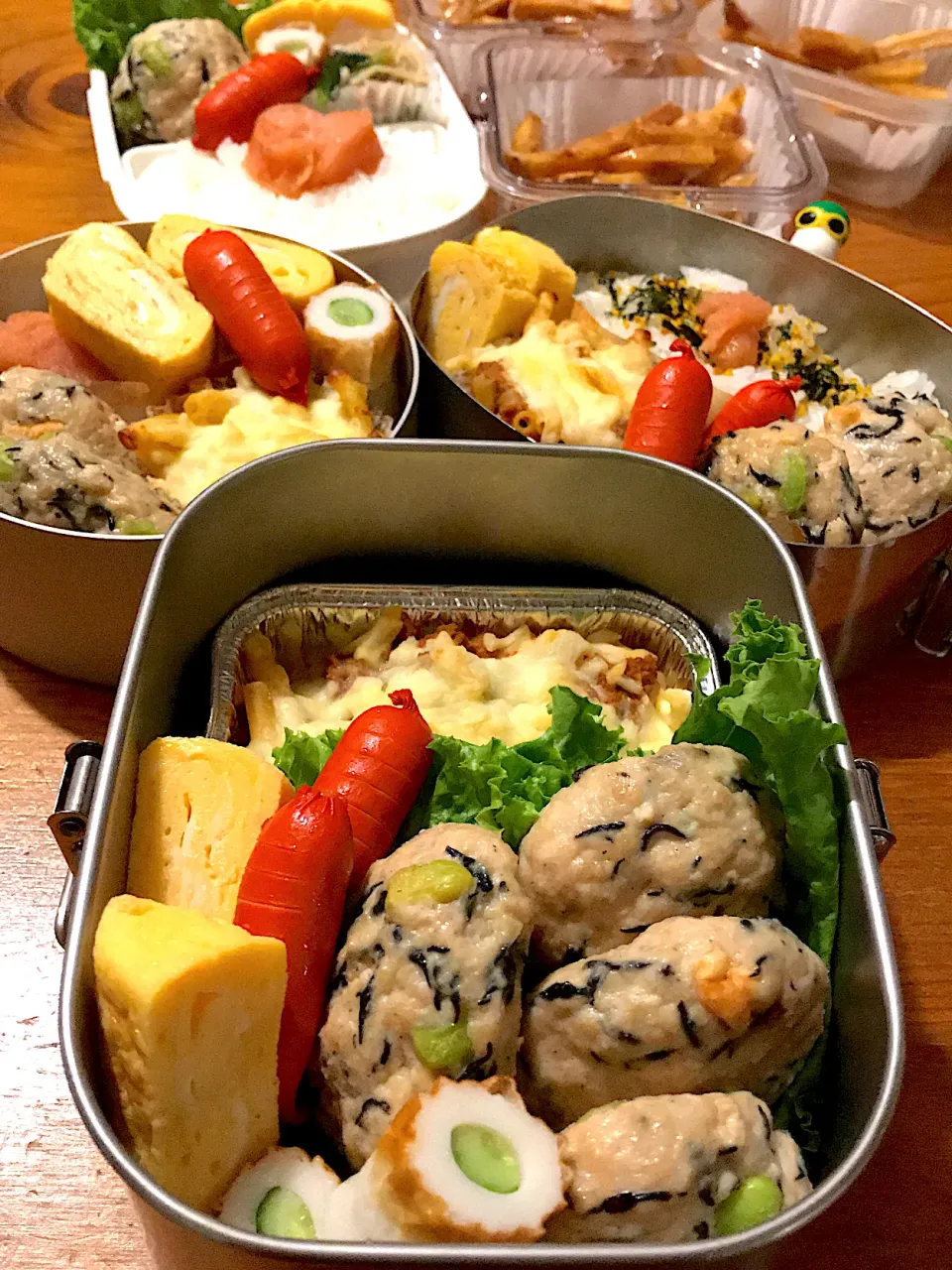 今日の男子女子・お父さん弁当🍱ミートグラタンとひじきと枝豆のつくね弁当😊|サダさん