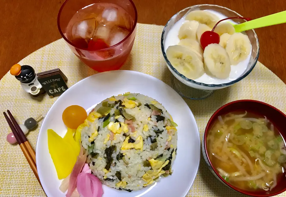 高菜のチャーハン&お味噌汁&フルーツヨーグルト😋🎶|バシュランさん