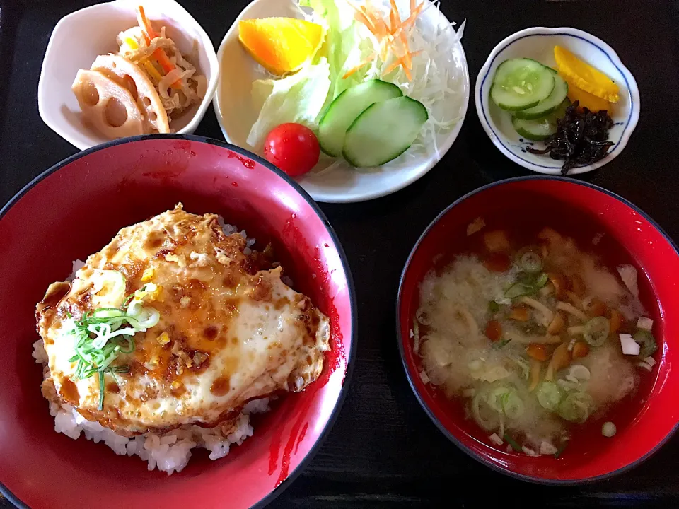 本日の賄い（10/7 目玉焼き丼〜!!）|かぴかぴさん