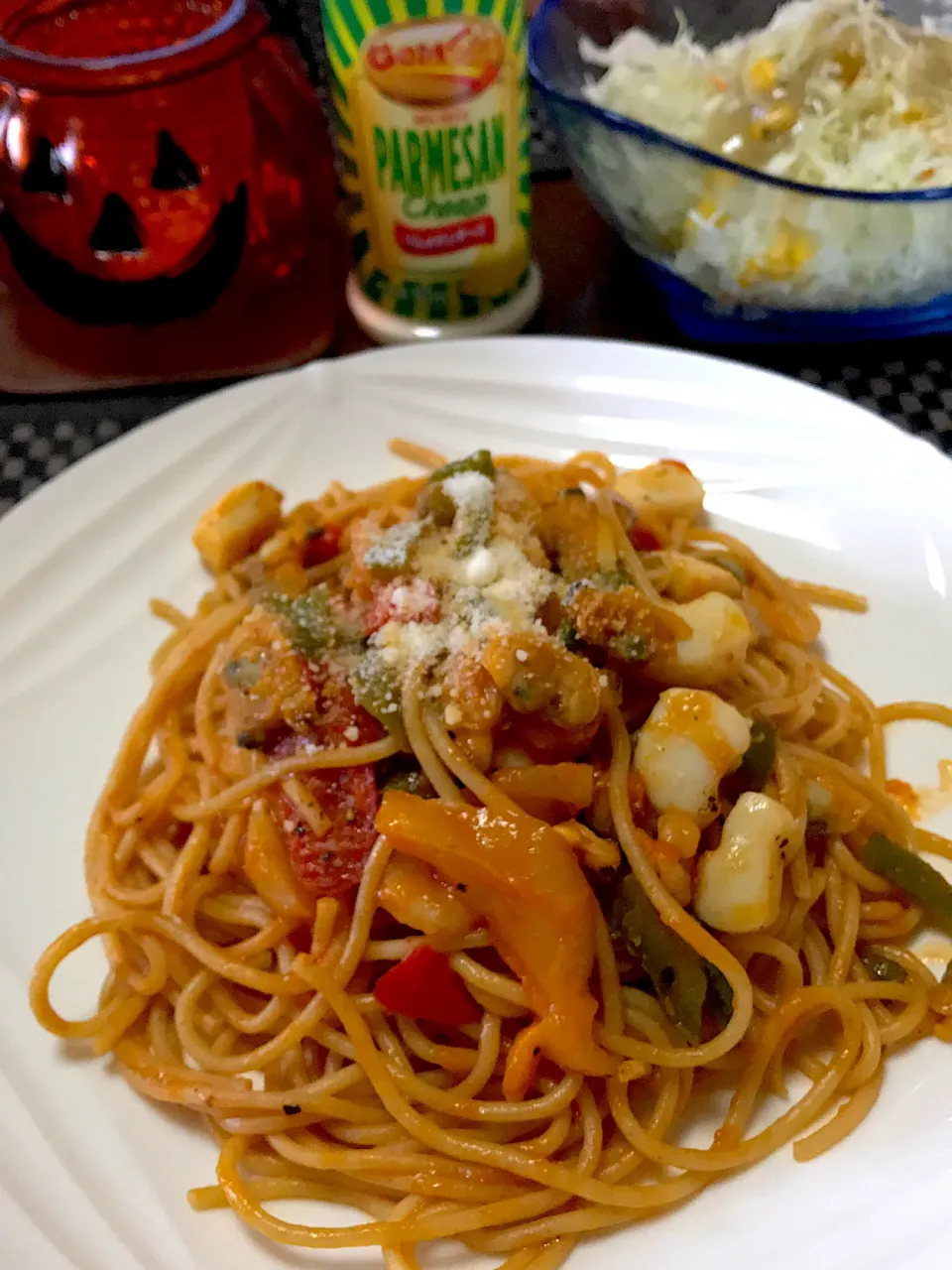 パプリカとシーフードのトマトソースパスタ🦐🦑🦞🍅🍝|ま〜てぃんさん