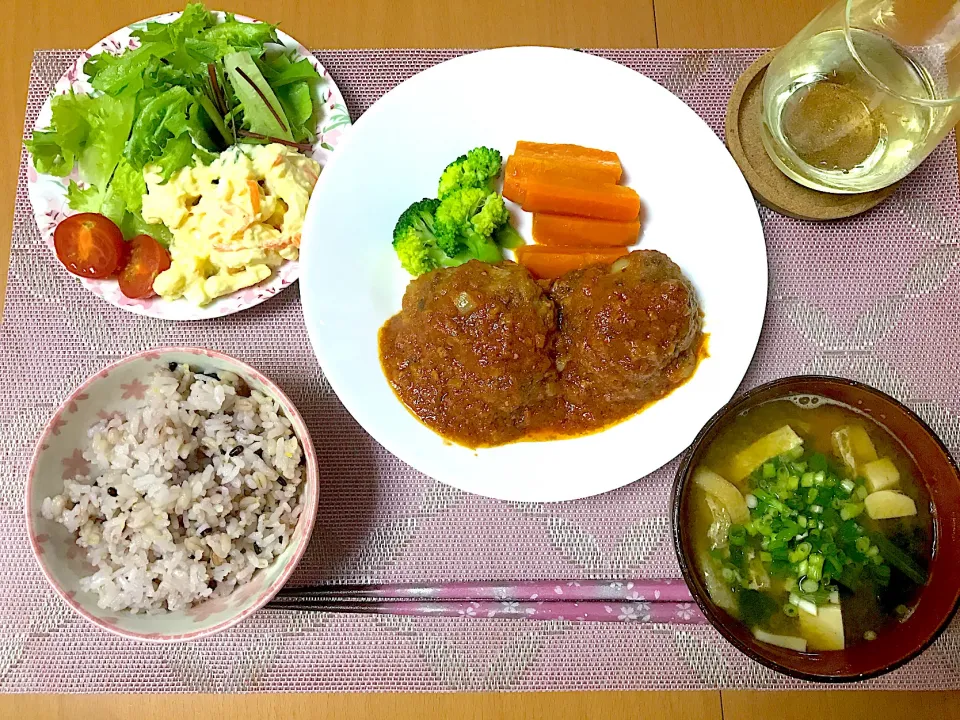 トマト煮込みハンバーグ🍅|かなママさん