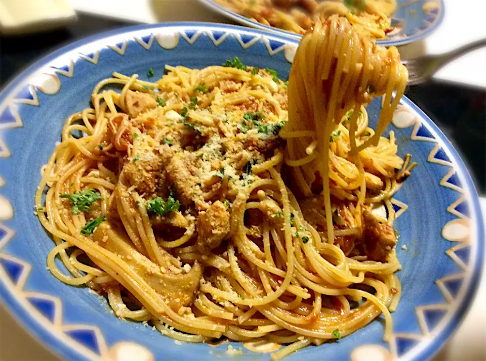 Snapdishの料理写真:作り置きのトマトソースに鶏肉、エリンギ、えのきでパスタ|Takeshi  Nagakiさん