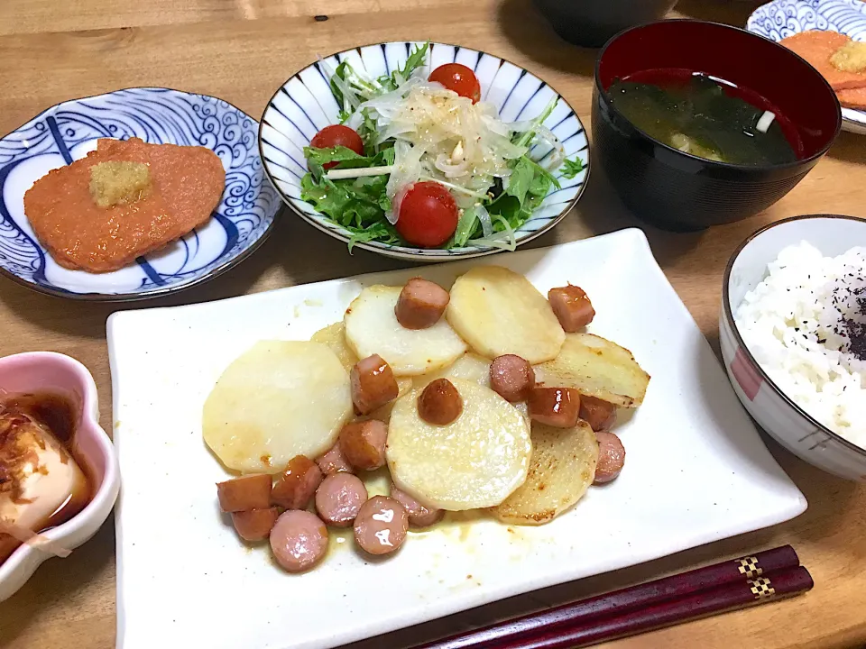 Snapdishの料理写真:山芋とソーセージの炒め物😝|かおちゃんさん