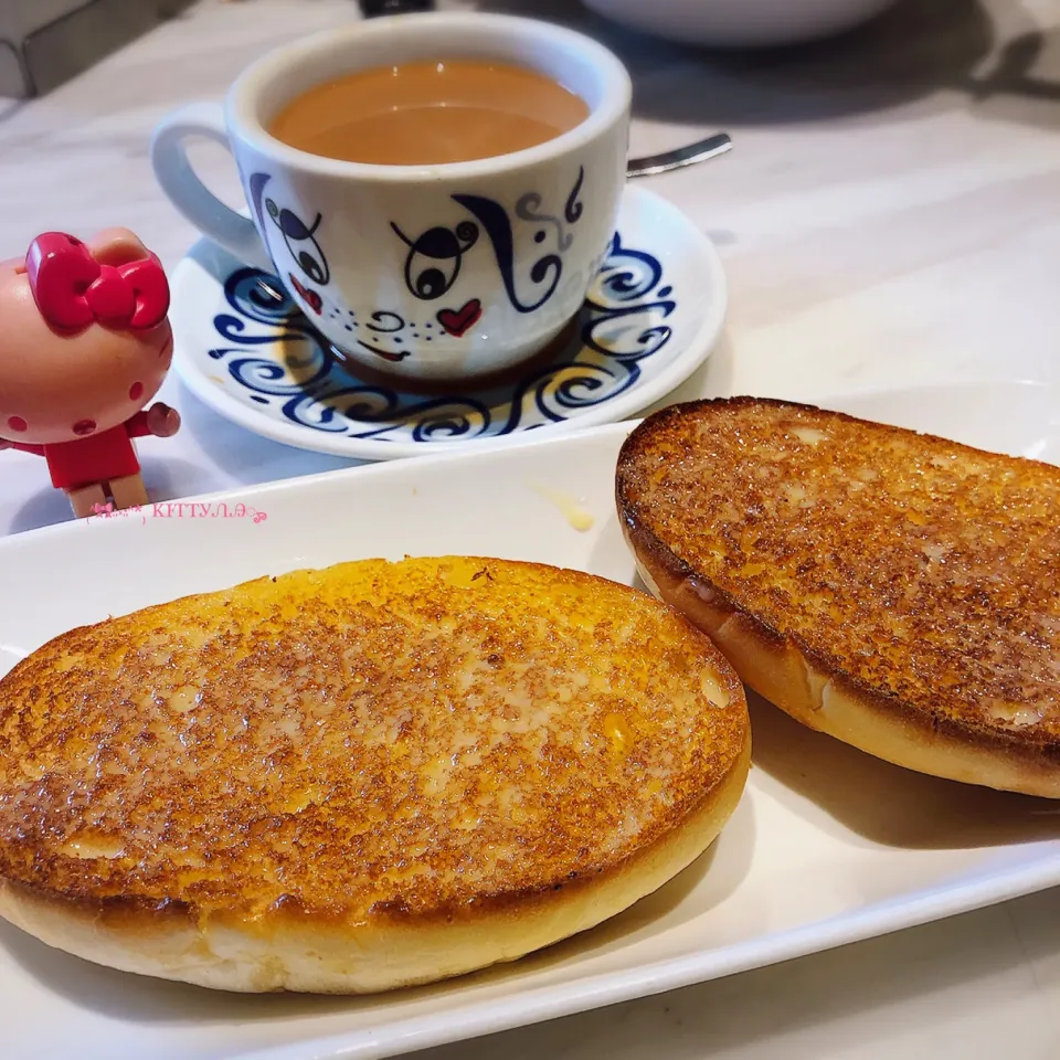 Milk Tea & Crispy Bun with Condensed Milk 👍🏻😋|🎀Kittyna🌸さん