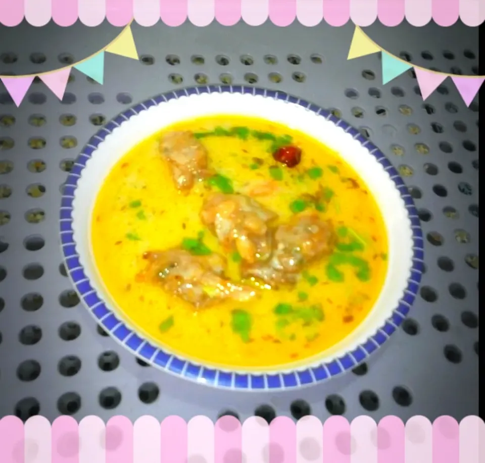 Snapdishの料理写真:#Pakora kadhi #spicy #salty #sour. A yummy flavour of yogurt and fried Pakora|wajiha a sabirさん