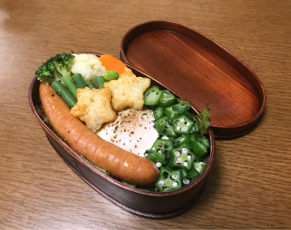 目玉焼き弁当☆野菜多め🥦|やまさんさん