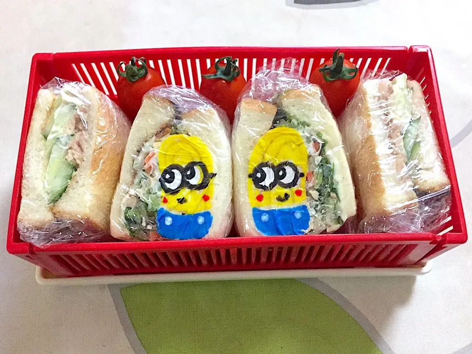 Snapdishの料理写真:20191011妹社会科見学弁当🍱サンドイッチの卵焼きでミニオン、の、手抜き版。😝|hanakoさん