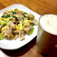 豚バラと小松菜の炒め物with🍺|nagatomomiyuさん