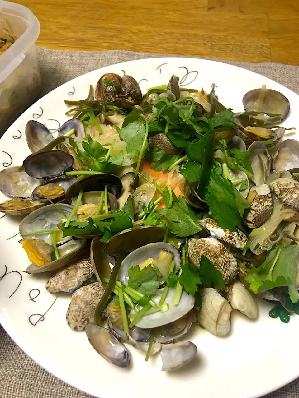 鮭とあさりのフライパン酒蒸し - 魚料理と簡単レシピ
 #時短料理  #相方めし|morimi32さん