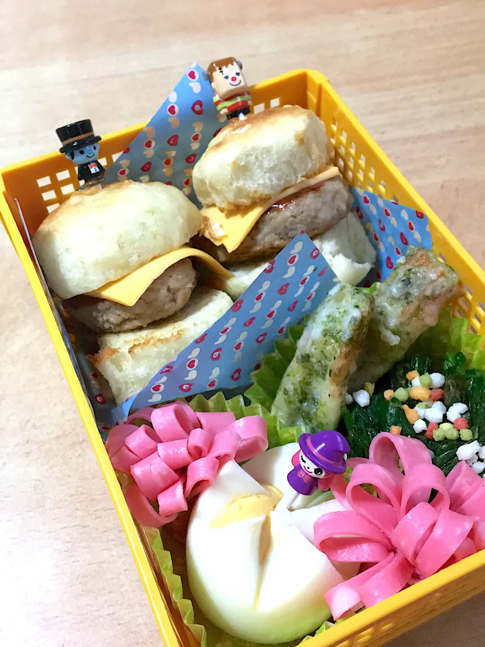 ちぎりパンdeハンバーガー弁当🍔|matumotommさん