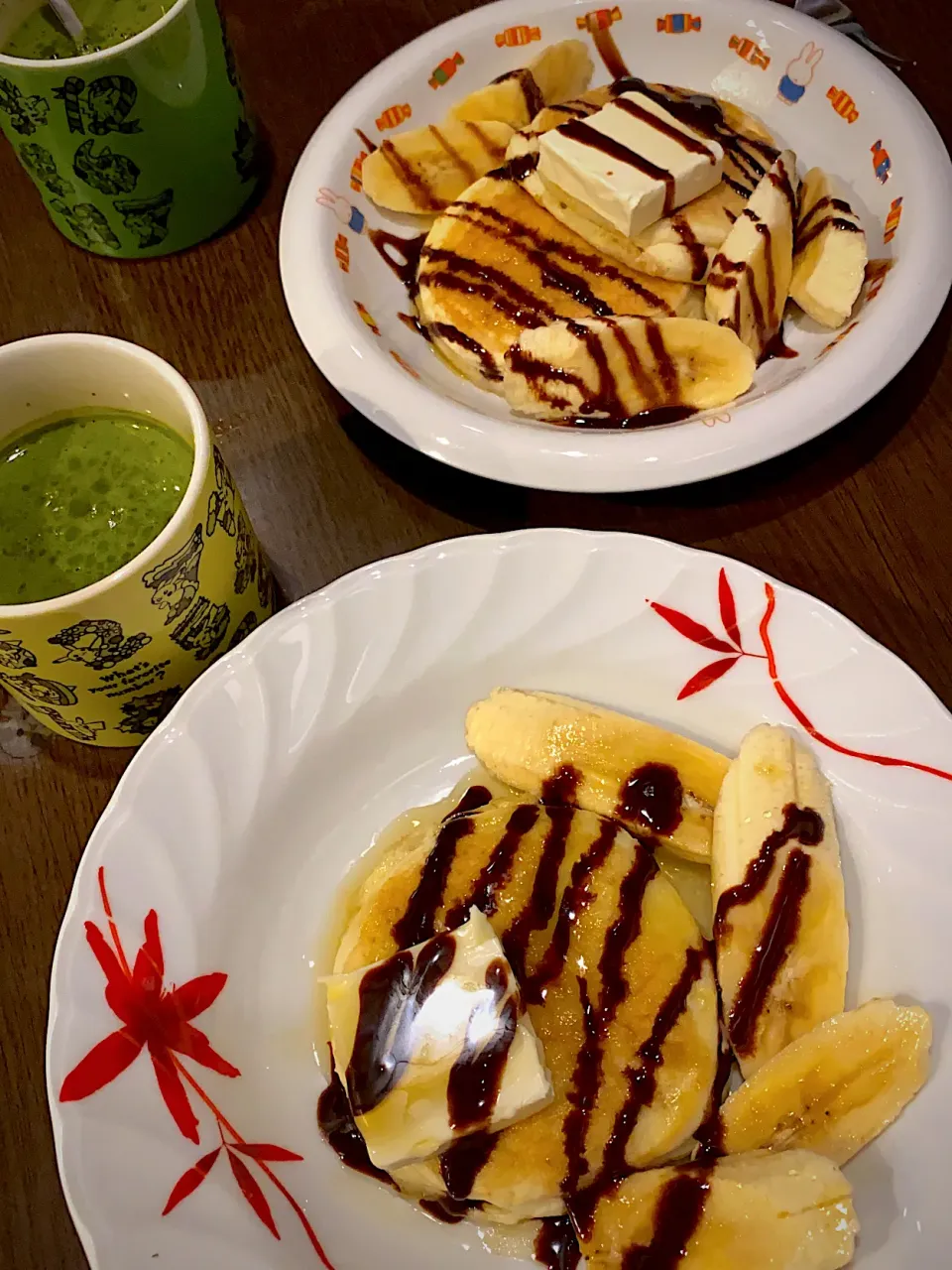 チョコバナナとクリームチーズパンケーキ蜂蜜がけ🥞🍌🍯　　抹茶ラテ🍵|ch＊K*∀o(^^*)♪さん