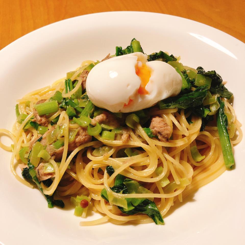 スキレット De 小松菜とマグロのコンフィと燻製トロトロ卵のスパゲティーニ 角康広 Snapdish スナップディッシュ Id Goobaa