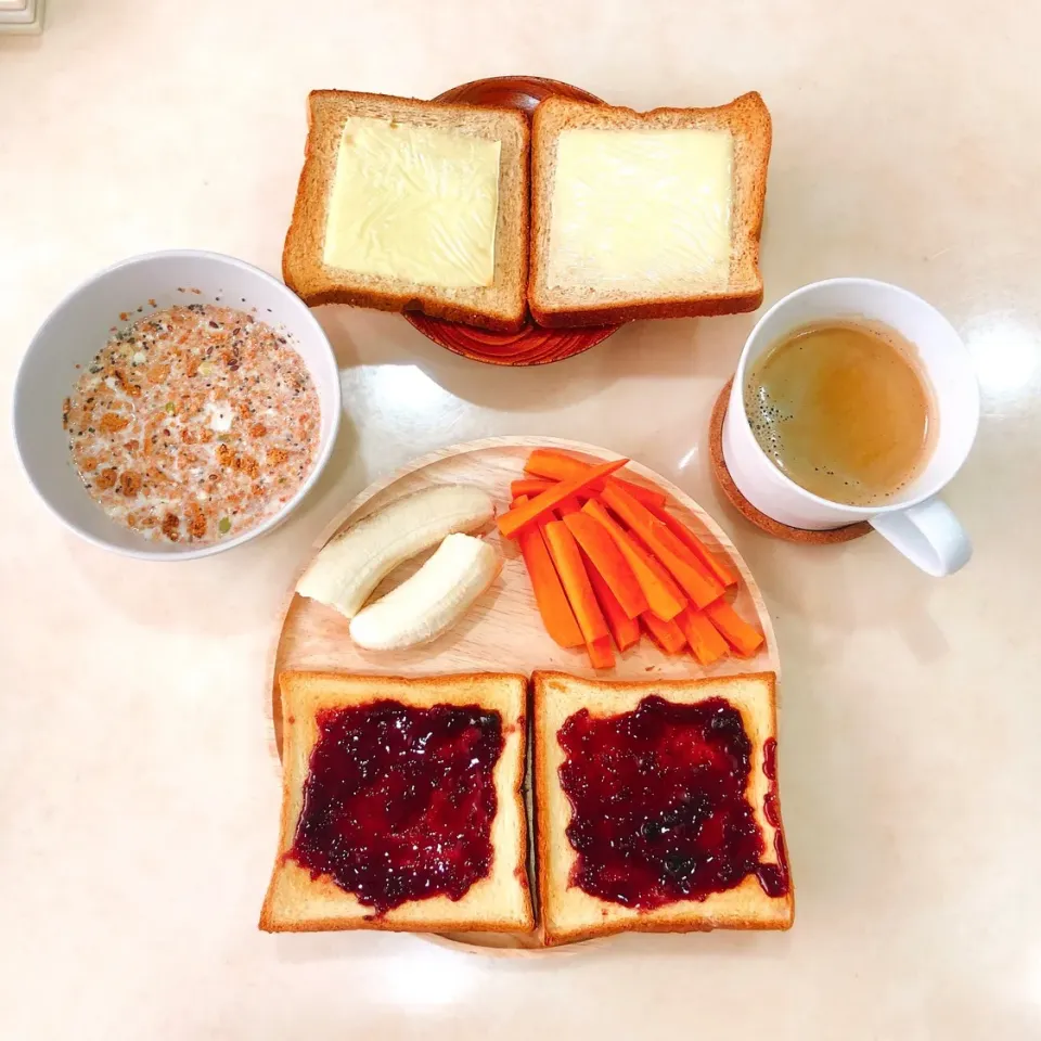 🥯日常の朝ごはん🍞 チーズ＆ジャムトーストver.|Rina (˶‾᷄ ⁻̫ ‾᷅˵)さん