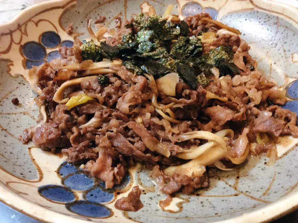 舞茸と牛バラ肉の炒め物😋|アライさんさん