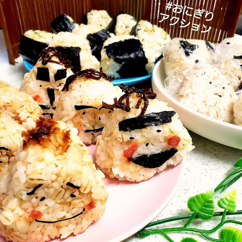 Snapdishの料理写真:非常食～娘たちと大量おにぎり🍙|かのりさん