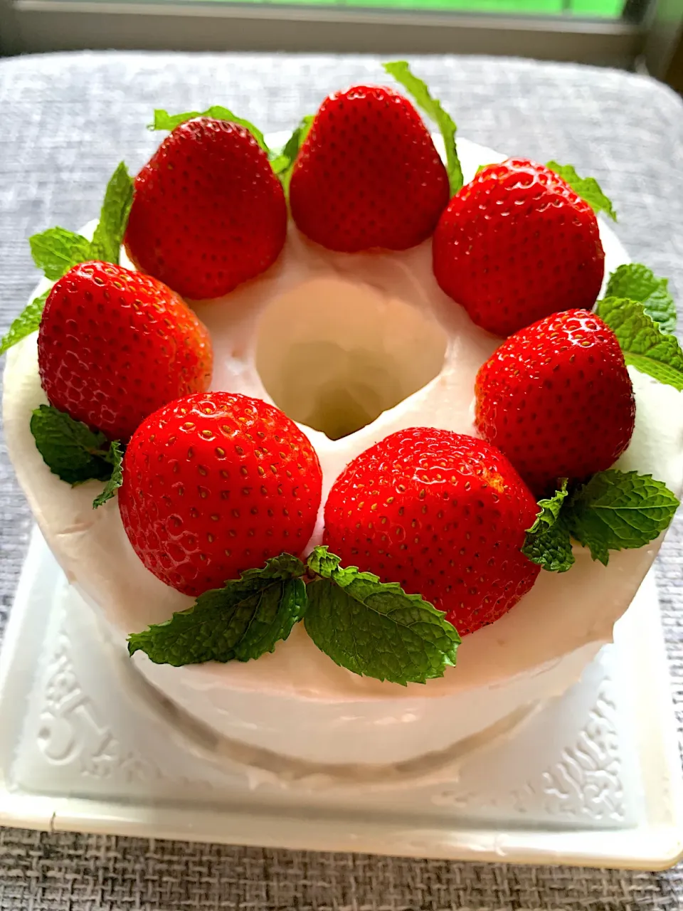 Snapdishの料理写真:苺シフォンケーキ🍓✨✨|いちさん