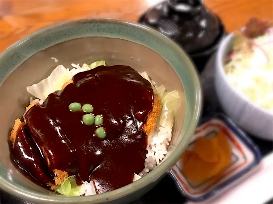 Snapdishの料理写真:デミグラスソースカツ丼|もうちゃんさん