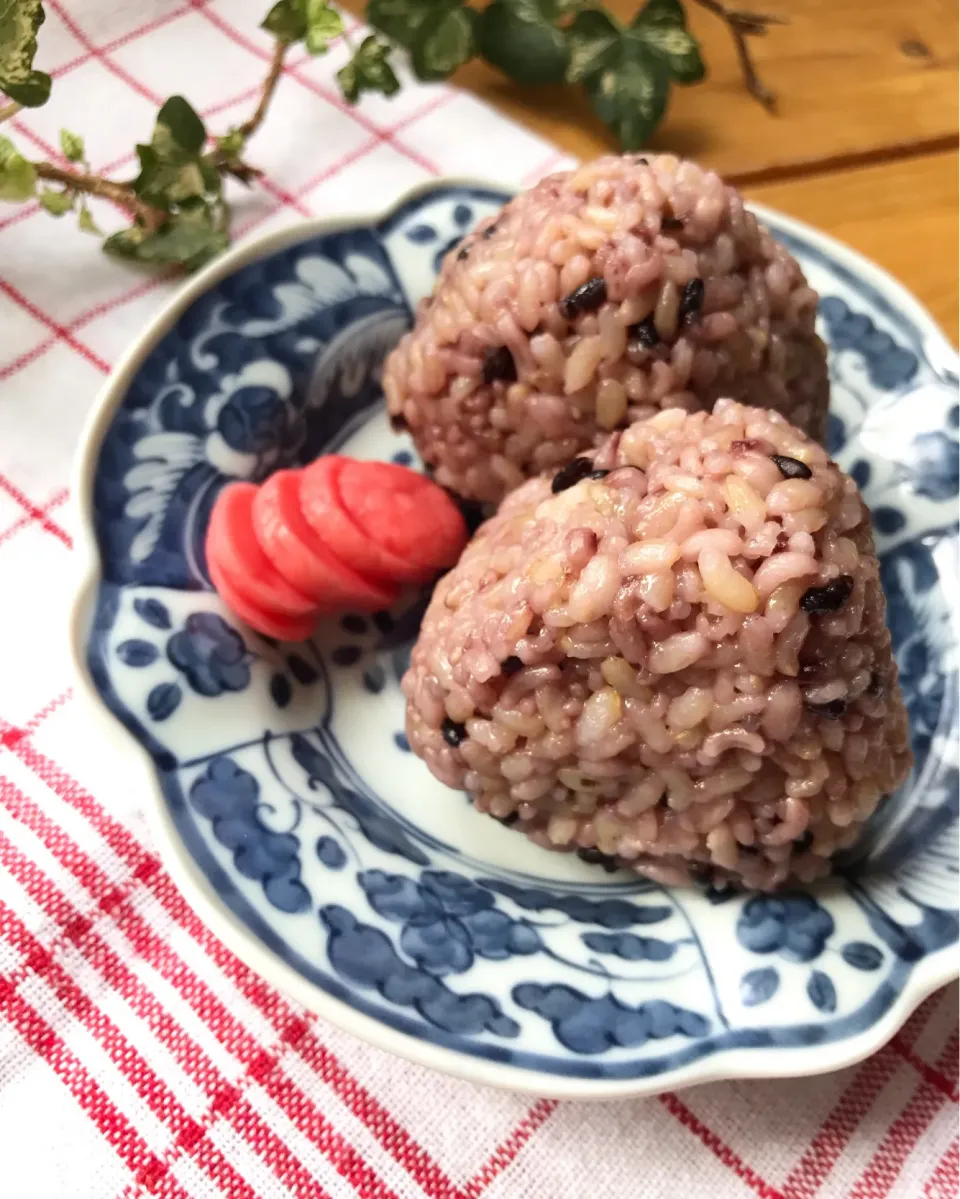 Snapdishの料理写真:🍙おにぎりアクション🍙玄米、もち麦、黒米のおにぎり🍙|Hollyさん