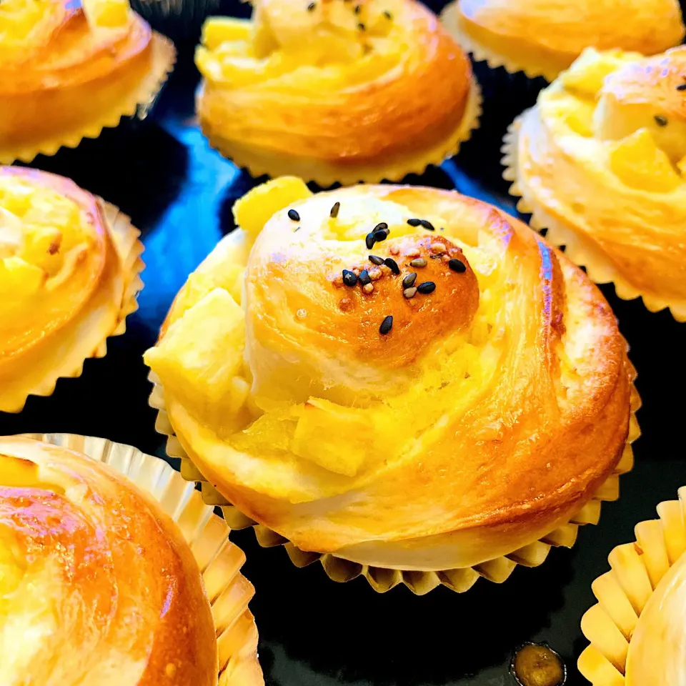 さつま芋パン🍠 ゴロゴロ甘煮のさつま芋とさつま芋ペースト  Wさつま芋パン🍠|いちごさん