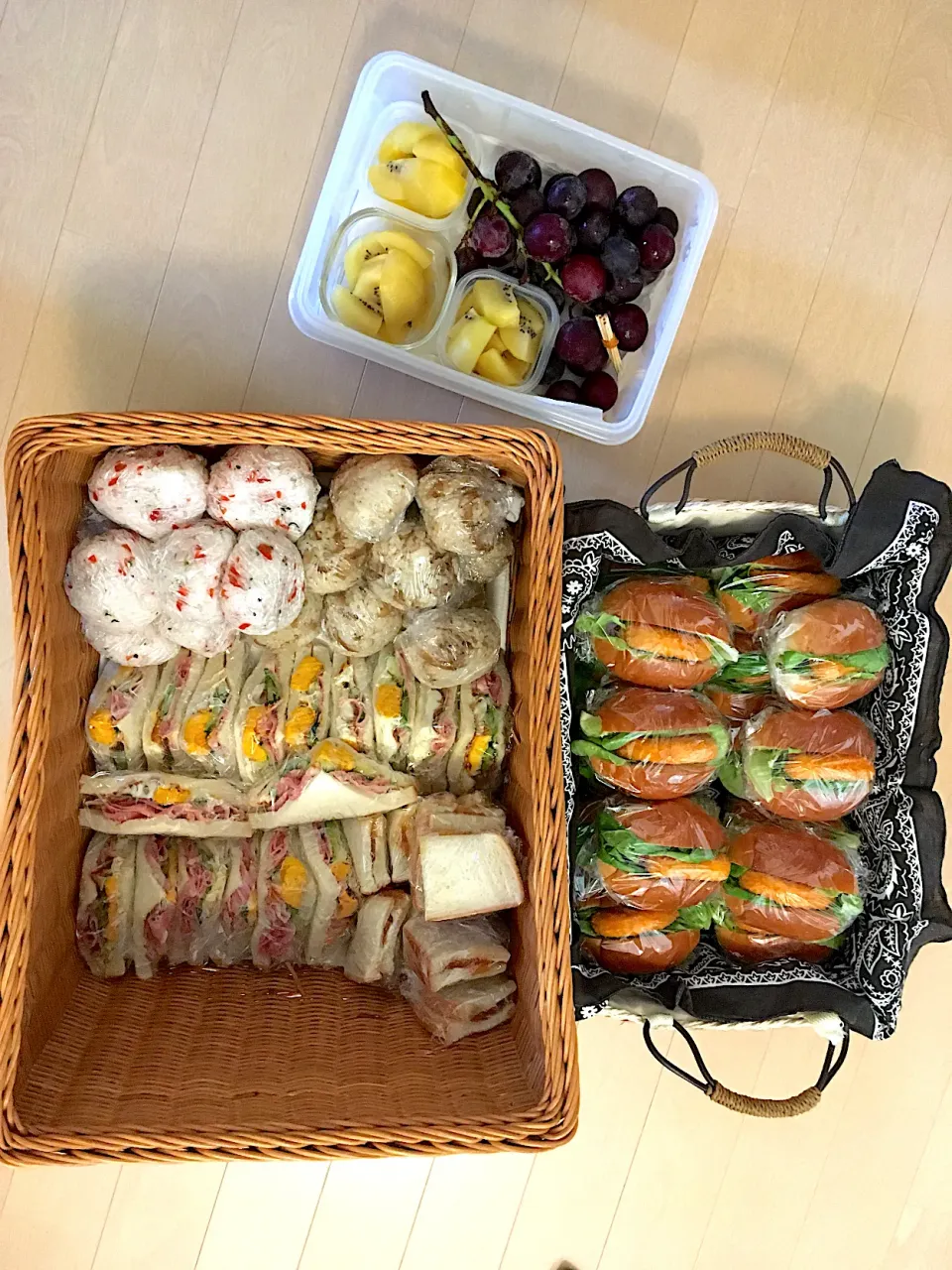 Snapdishの料理写真:試合応援〜‼️9人分の時短お弁当(●☌◡☌●)|さくたえさん