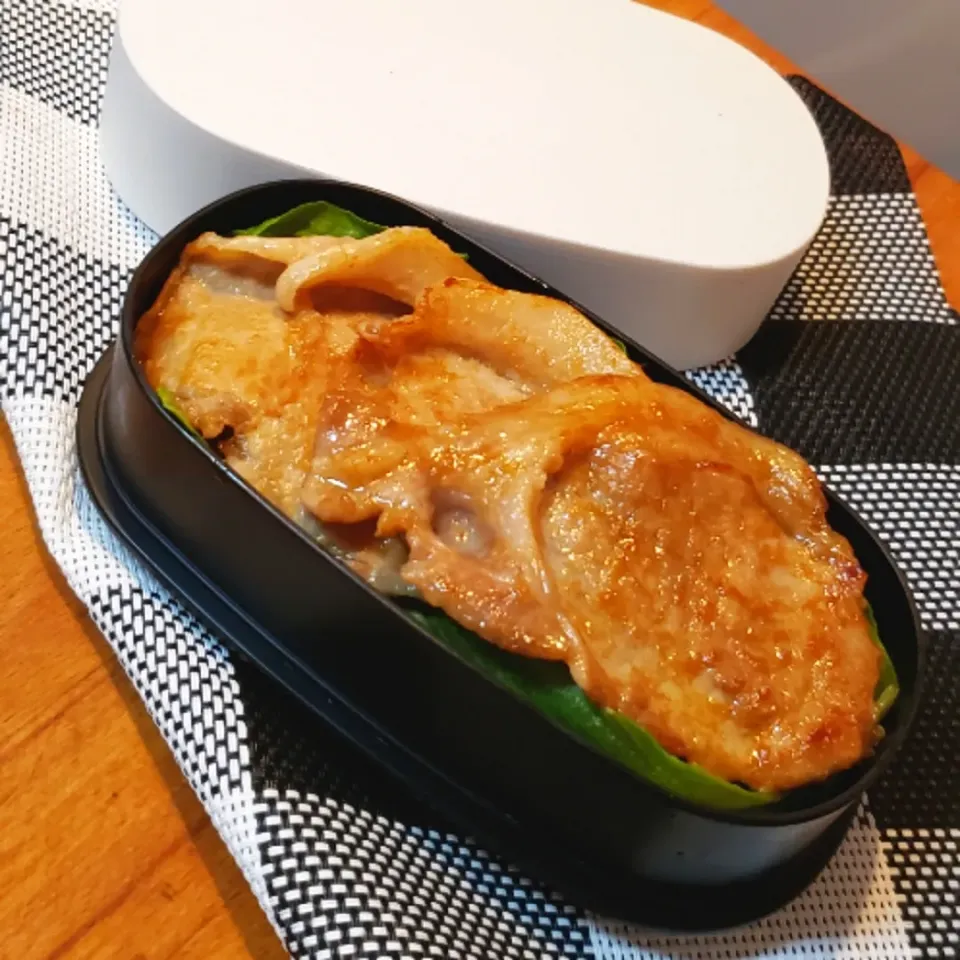 超時短！サラダしょうが焼きのっけ弁当|mi_neneco♪さん