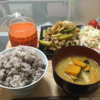 Snapdishの料理写真:しょうが焼き定食😋|よぉ〜さん