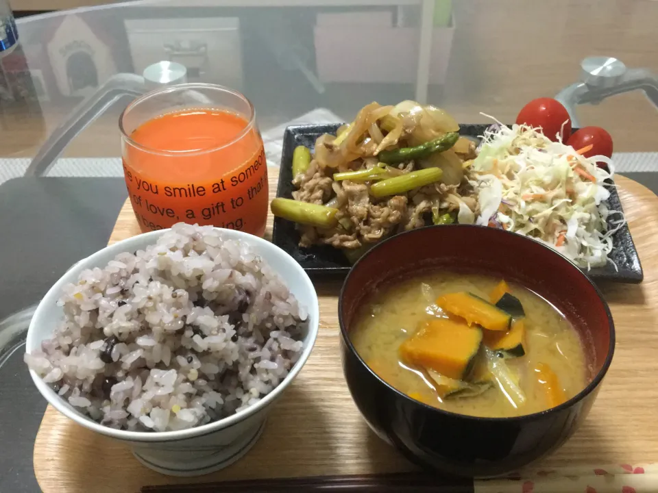 しょうが焼き定食😋|よぉ〜さん