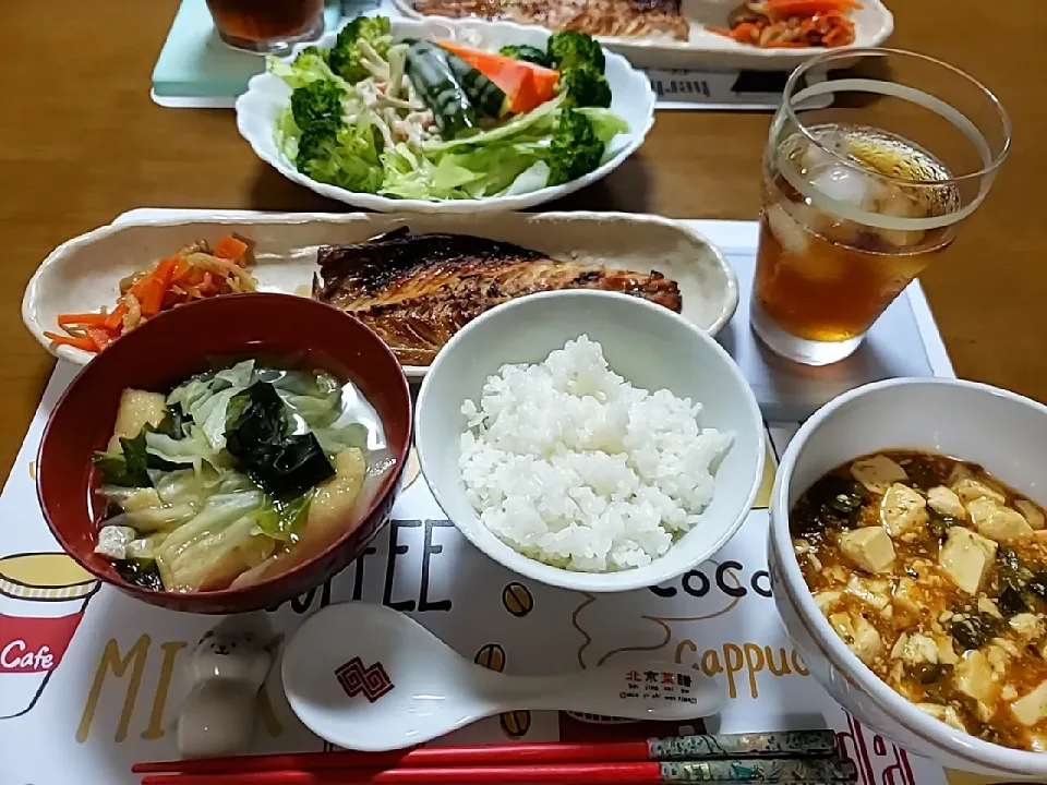 お味噌汁はキャベツとワカメと油揚げ|aiさん