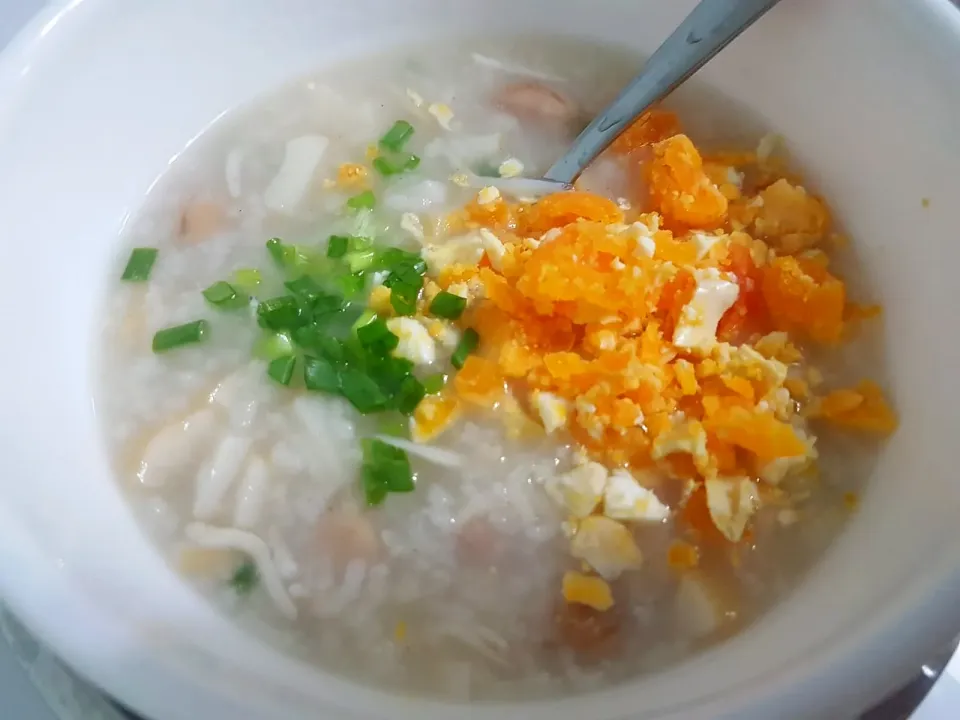 Silver fish porridge with peanuts fish cakes and salted eggs 😍😋😘|🌷lynnlicious🌷さん